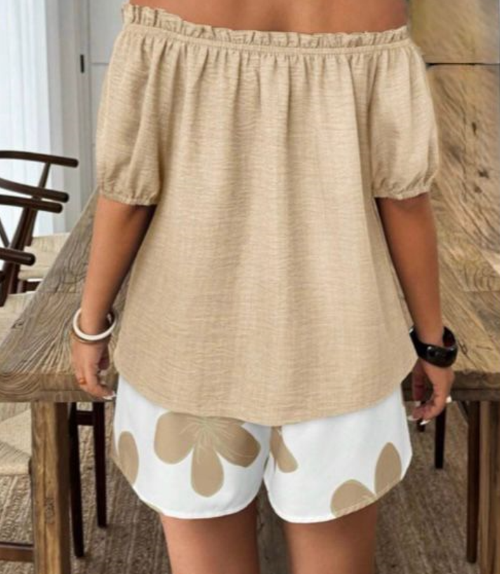 Plus Size Off-Shoulder Blouse & Floral Print Shorts Set