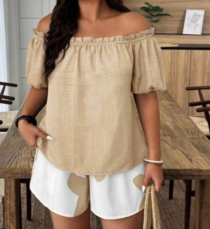Plus Size Off-Shoulder Blouse & Floral Print Shorts Set